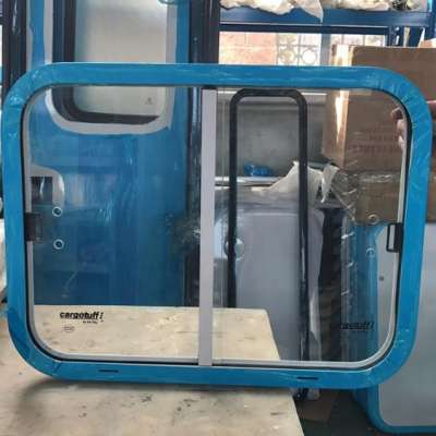 Engineering vehicle side sliding window